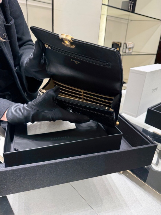 ウォレットバック（ブランドバッグ）の商品画像 - 査定依頼日：2026年3月17日 - 最高査定価格：37,000円