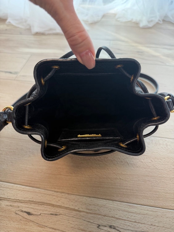 巾着ショルダーバッグ（ブランドバッグ）の商品画像 - 査定依頼日：2026年2月15日 - 最高査定価格：42,000円