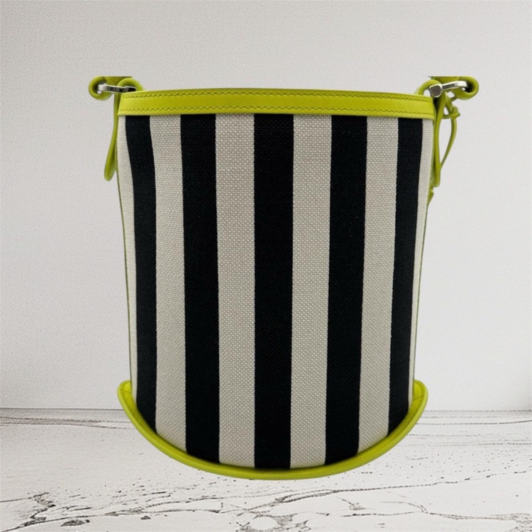 DELVAUX PIN MINI（ブランドバッグ）の商品画像 - 査定依頼日：2025年8月11日 - 最高査定価格：75,000円