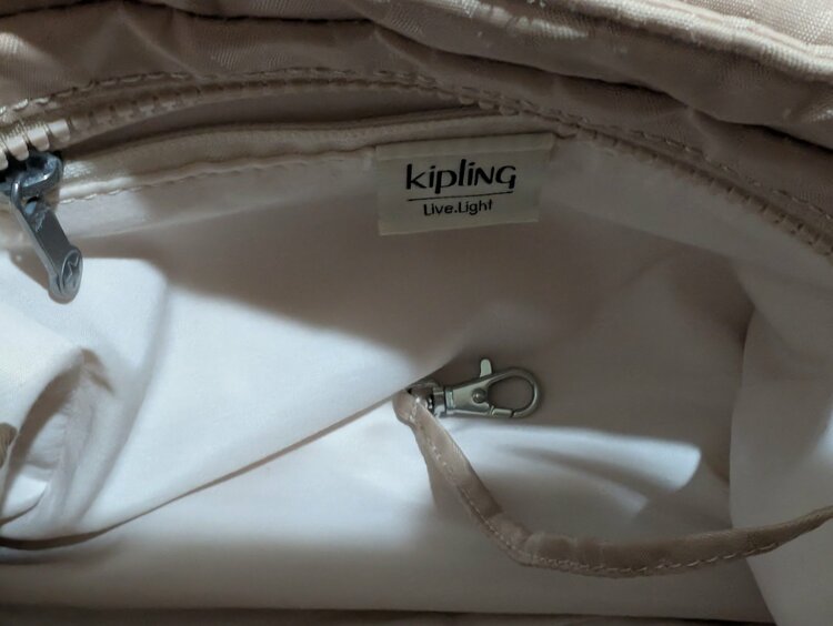 KIPLING ショルダーバッグ（ブランドバッグ）の商品画像 - 査定依頼日：2026年1月13日 - 最高査定価格：1,000円