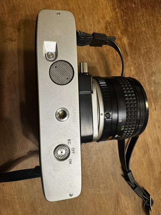 SR T 101（カメラ）の商品画像 - 査定依頼日：2025年5月8日 - 最高査定価格：1,200円