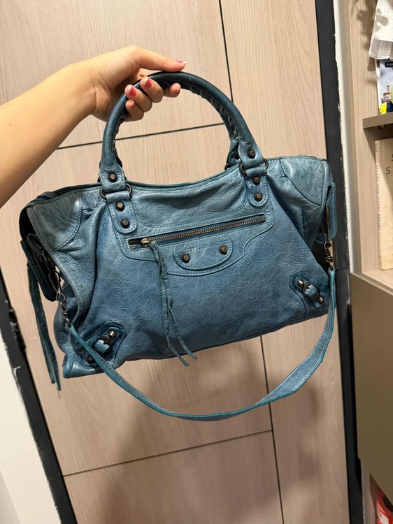 <font dir="auto" style="vertical-align: inherit;"><font dir="auto" style="vertical-align: inherit;">
Balenciaga
</font></font> <font dir="auto" style="vertical-align: inherit;"><font dir="auto" style="vertical-align: inherit;">
please select
</font></font> （ブランドバッグ）の商品画像 - 査定依頼日：2026年3月2日 - 最高査定価格：140,000円