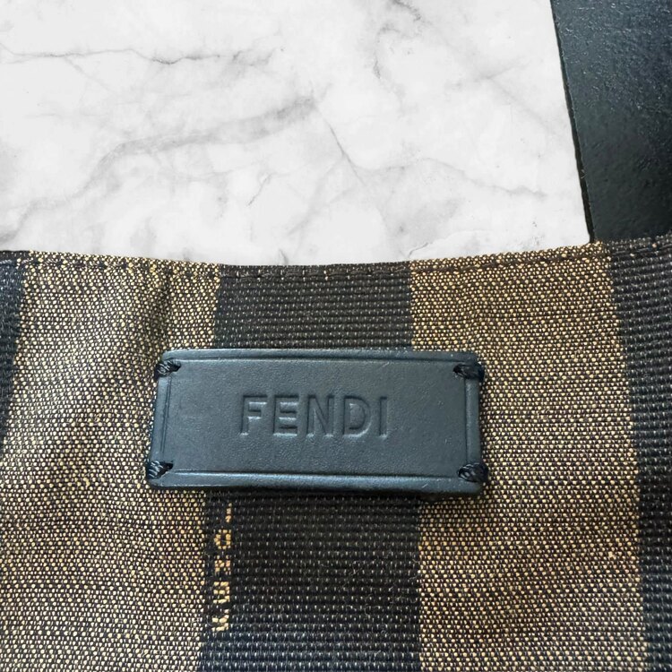 フェンディ  （ブランドバッグ）の商品画像 - 査定依頼日：2025年2月10日 - 最高査定価格：40,000円