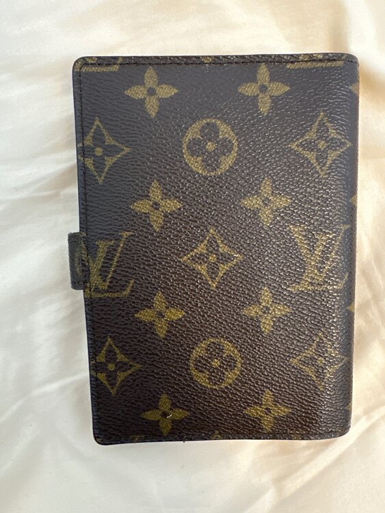 手帳ケース（ブランド財布・小物）の商品画像 - 査定依頼日：2025年3月9日 - 最高査定価格：5,000円