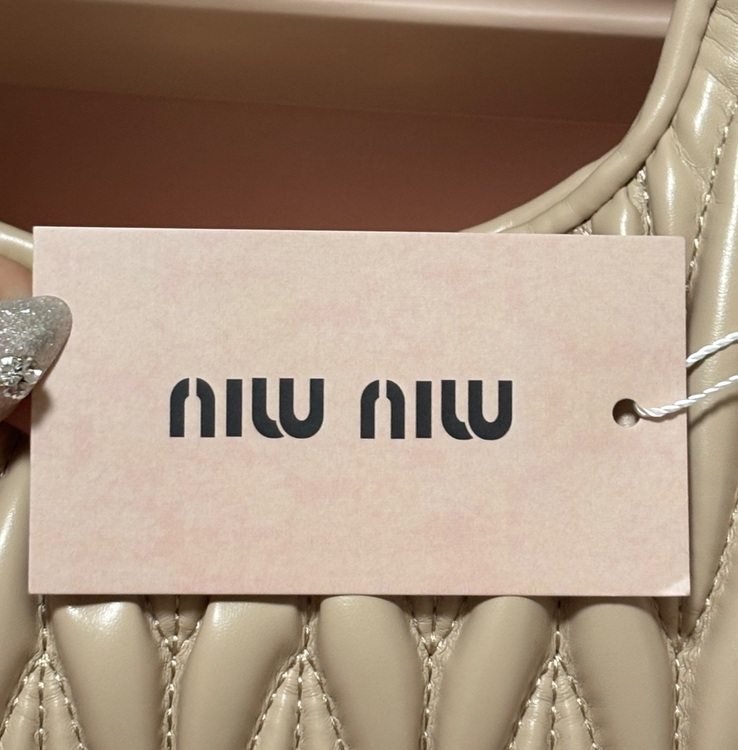 ミュウミュウ  （ブランドバッグ）の商品画像 - 査定依頼日：2025年9月20日 - 最高査定価格：146,000円