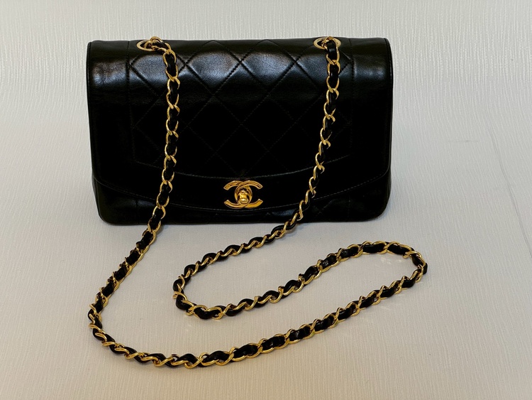 ダイアナマトラッセチェーンショルダーバッグ（ブランドバッグ）の商品画像 - 査定依頼日：2026年4月8日 - 最高査定価格：510,000円