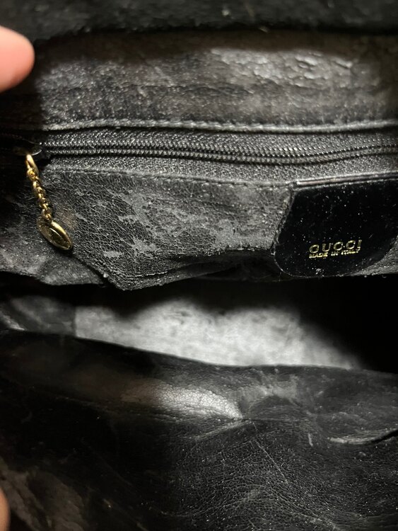 グッチ トート ビジネスバッグ スウェード 黒 フォーマル FP777（ブランドバッグ）の商品画像 - 査定依頼日：2025年4月2日 - 最高査定価格：7,000円