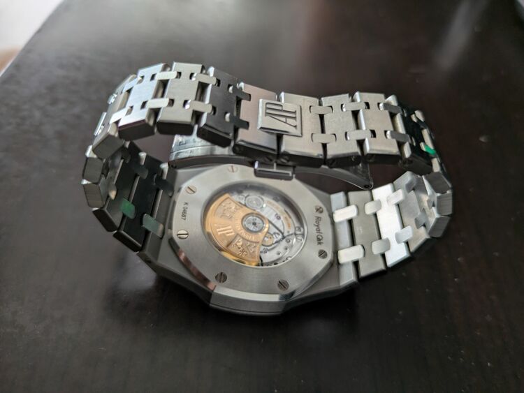 オーデマピゲ ロイヤルオーク 15400ST（高級時計）の商品画像 - 査定依頼日：2025年9月20日 - 最高査定価格：4,800,000円