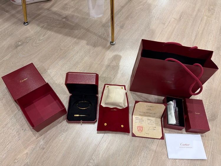 カルティエ　ラブブレスレット　スモールモデル　6Pダイヤ（金・貴金属）の商品画像 - 査定依頼日：2026年5月14日 - 最高査定価格：870,000円