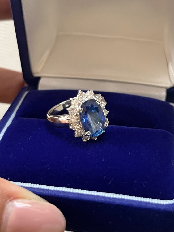 3.638 Ctサファイアダイヤモンドリング（宝石）の商品画像 - 査定依頼日：2025年9月28日 - 最高査定価格：450,000円