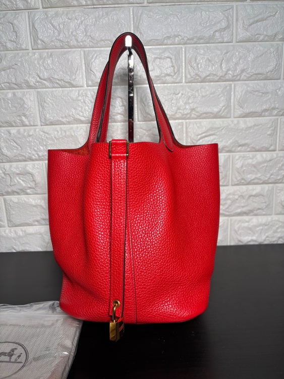 エルメス ピコタンロックＭＭ トリヨンクレマンス ルージュクー A刻印 （ブランドバッグ）の商品画像 - 査定依頼日：2025年9月3日 - 最高査定価格：300,000円