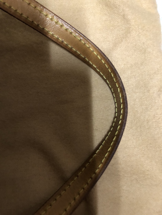 ヴェルニベッドフォード（ブランドバッグ）の商品画像 - 査定依頼日：2022年6月20日 - 最高査定価格：20,000円