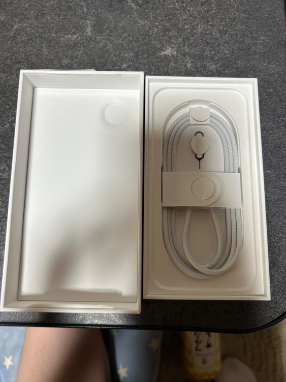 箱（スマホ）の商品画像 - 査定依頼日：2025年6月24日 - 最高査定価格：96,000円