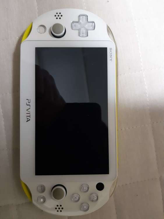 Ps vita ライトグリーン/ホワイト PCH-2000ZA13（ゲーム機本体・ゲームソフト）の商品画像 - 査定依頼日：2023年1月29日 - 最高査定価格：5,500円