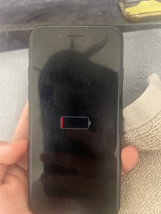 iPhone iPhone7 256GB docomo（スマホ）の商品画像 - 査定依頼日：2026年9月21日 - 最高査定価格：1,000円