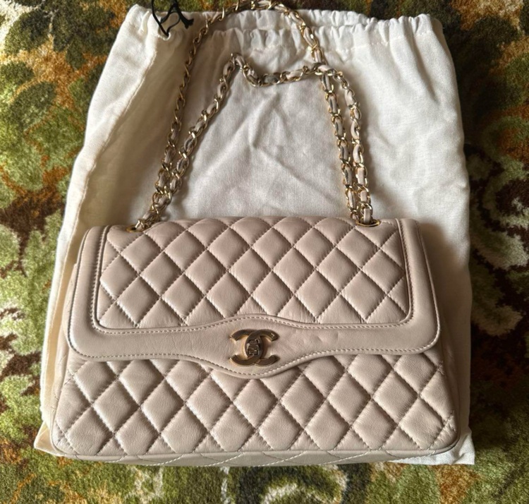 CHANEL アイボリー キルティング ショルダーバッグ（ブランドバッグ）の商品画像 - 査定依頼日：2025年7月30日 - 最高査定価格：200,000円