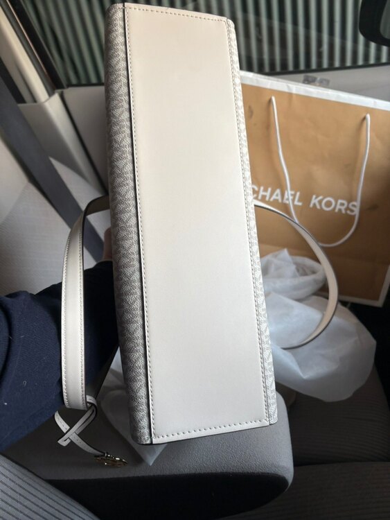 マイケルコース　バッグ（ブランドバッグ）の商品画像 - 査定依頼日：2025年3月27日 - 最高査定価格：5,500円