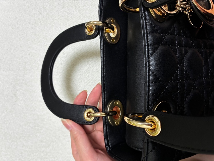 ディオール  （ブランドバッグ）の商品画像 - 査定依頼日：2025年11月13日 - 最高査定価格：300,000円