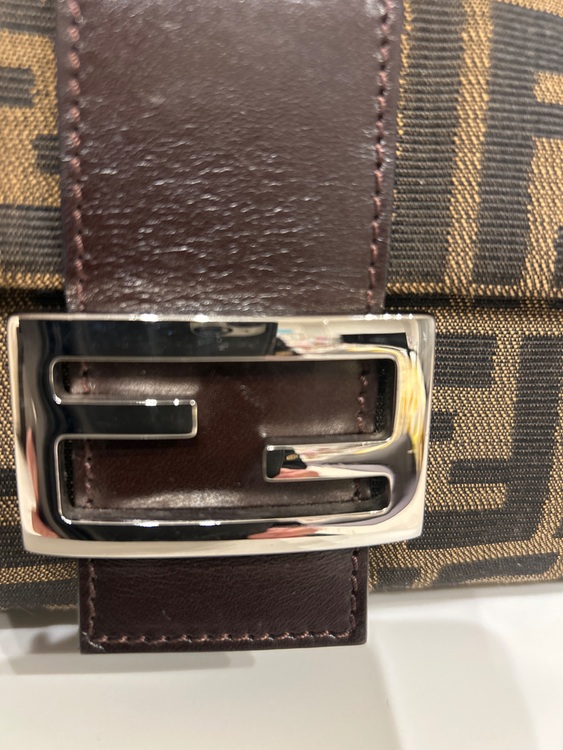 フェンディ  （ブランドバッグ）の商品画像 - 査定依頼日：2025年9月29日 - 最高査定価格：70,000円