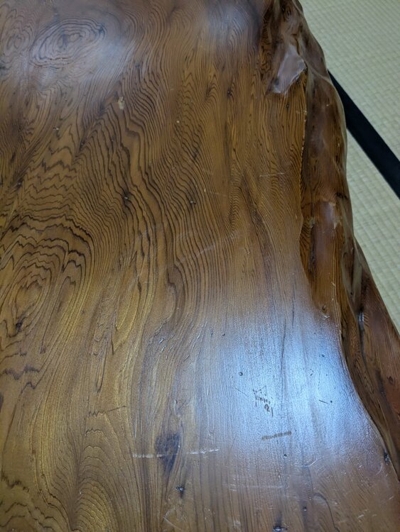 屋久杉テーブル（美術品・骨董品）の商品画像 - 査定依頼日：2026年8月6日 - 最高査定価格：5,000円