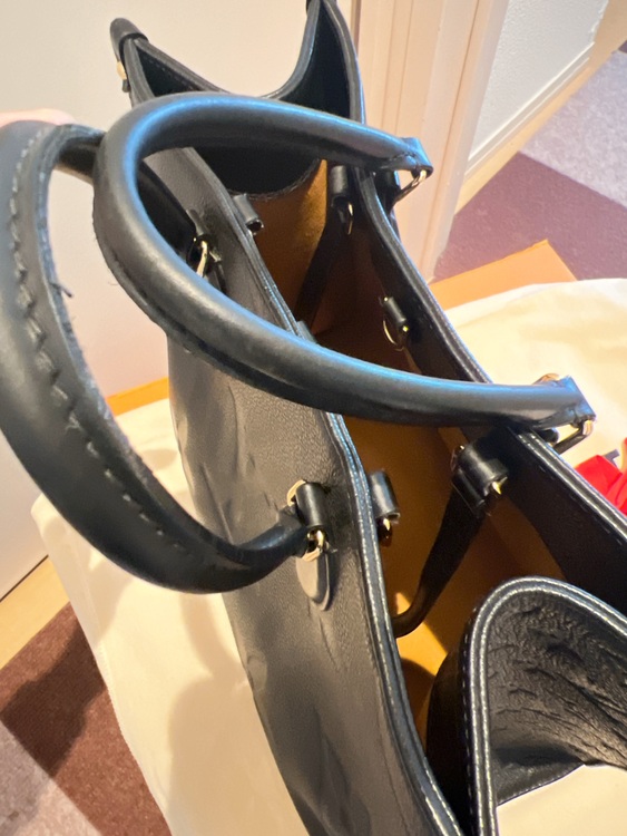 ルイヴィトン　オンザゴーMM 型番 M45595（ブランドバッグ）の商品画像 - 査定依頼日：2025年6月3日 - 最高査定価格：333,000円