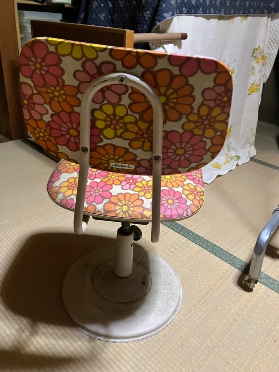 昭和レトロ学習椅子（家具・寝具）の商品画像 - 査定依頼日：2026年3月8日 - 最高査定価格：3,000円