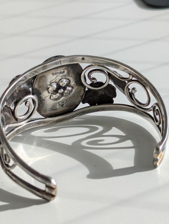 インカローズ付きバングル、30グラム（金・貴金属）の商品画像 - 査定依頼日：2025年9月29日 - 最高査定価格：5,000円