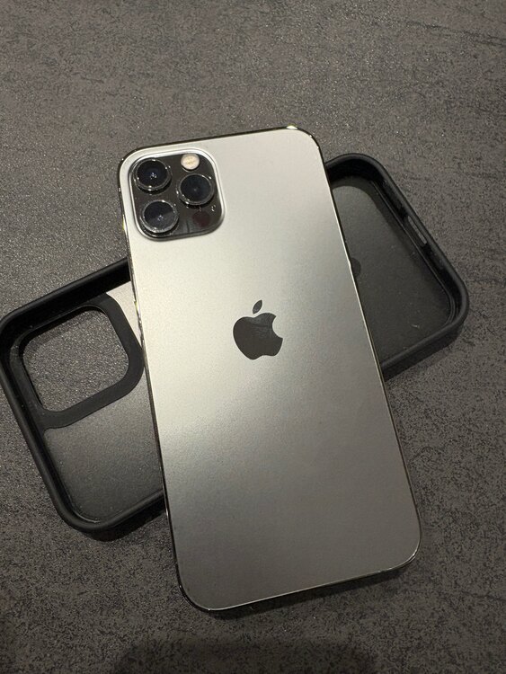 Iphone12pro256gb（スマホ）の商品画像 - 査定依頼日：2025年1月25日 - 最高査定価格：45,000円