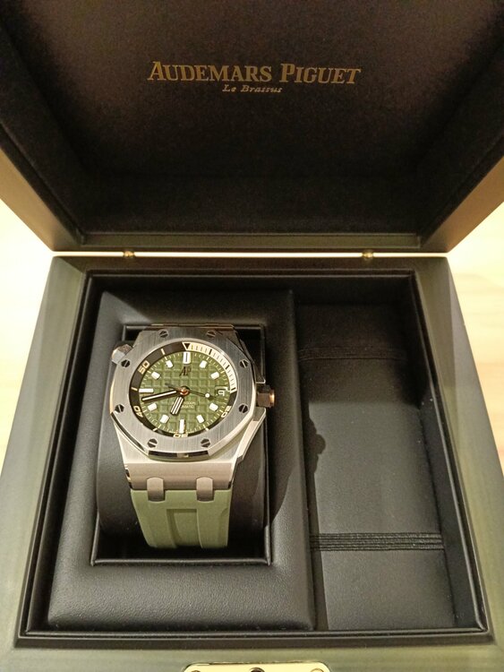 オフショアダイバー（高級時計）の商品画像 - 査定依頼日：2026年4月10日 - 最高査定価格：4,000,000円