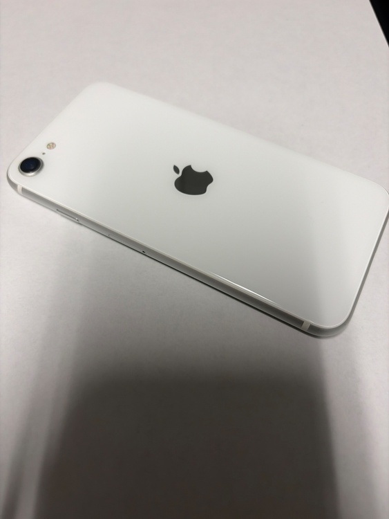iPhone SE2 64GB 白（スマホ）の商品画像 - 査定依頼日：2026年4月20日 - 最高査定価格：13,000円