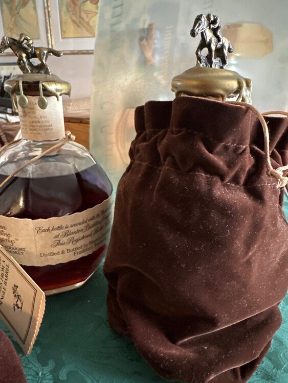 ケンタッキーバーボン　グレーンモルト袋入り２本（お酒）の商品画像 - 査定依頼日：2025年3月30日 - 最高査定価格：15,000円