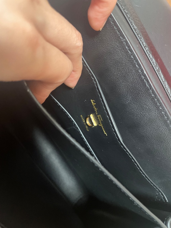 フェラガモ  （ブランドバッグ）の商品画像 - 査定依頼日：2025年12月22日 - 最高査定価格：22,000円