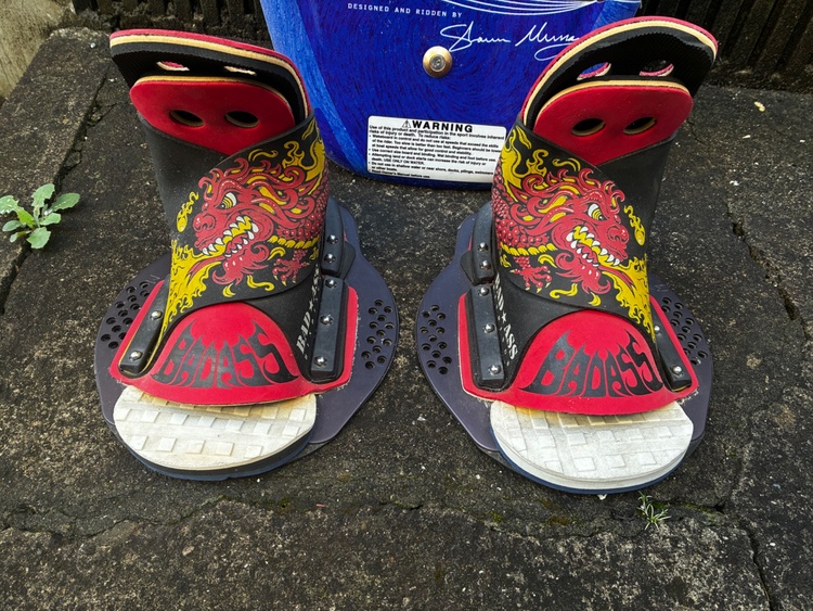 ウェイクボード（その他のスポーツ用品）の商品画像 - 査定依頼日：2026年4月2日 - 最高査定価格：3,000円