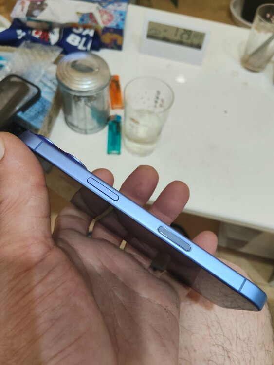 iPhone iPhone 16 128GB au（スマホ）の商品画像 - 査定依頼日：2026年7月15日 - 最高査定価格：80,000円
