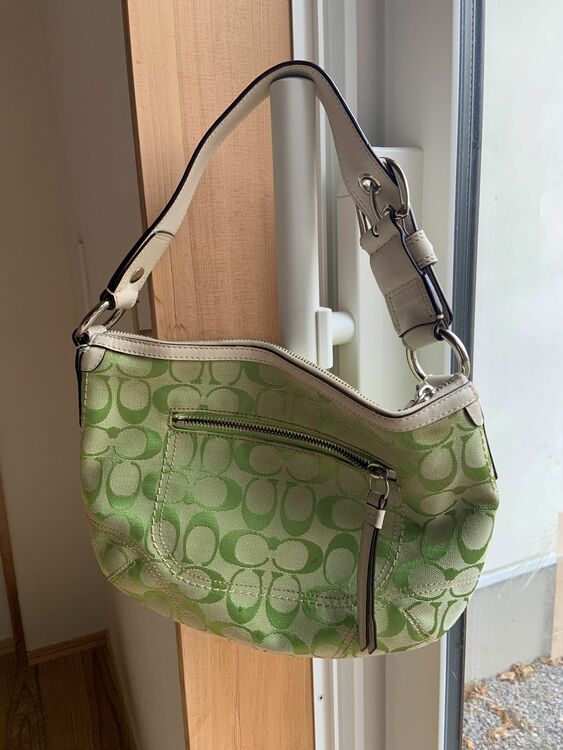 コーチのハンドバッグ（ブランドバッグ）の商品画像 - 査定依頼日：2025年6月19日 - 最高査定価格：2,000円