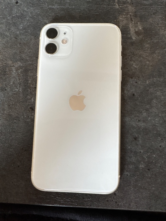 iPhone11 128GB au（スマホ）の商品画像 - 査定依頼日：2026年3月1日 - 最高査定価格：21,000円