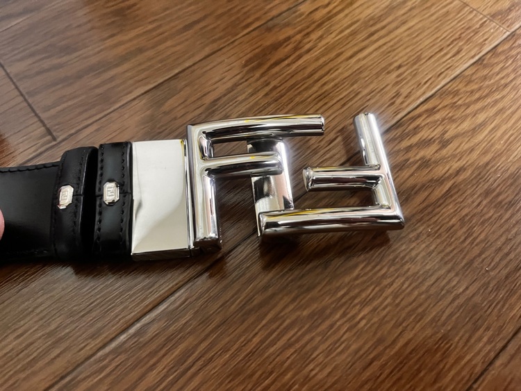 フェンディ  （ブランドバッグ）の商品画像 - 査定依頼日：2025年7月30日 - 最高査定価格：28,000円