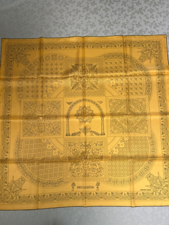 スカーフ（古着・ファッション）の商品画像 - 査定依頼日：2025年8月15日 - 最高査定価格：12,000円