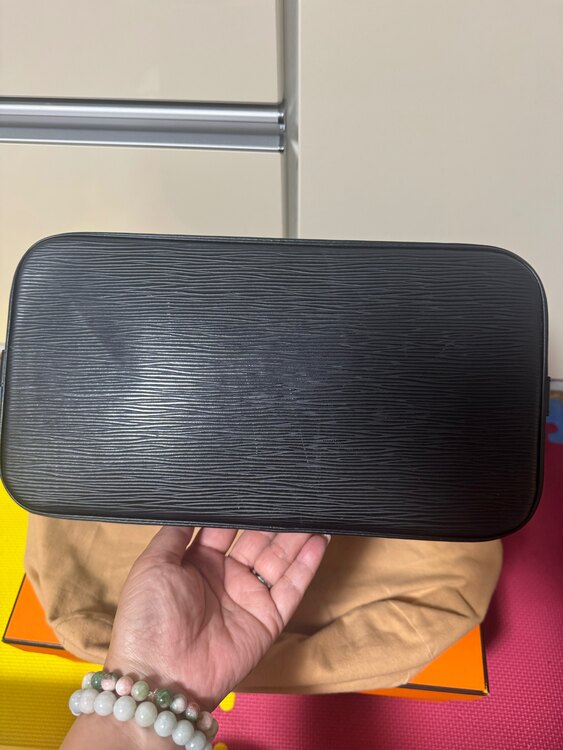 エピ アルマ（ブランドバッグ）の商品画像 - 査定依頼日：2025年5月16日 - 最高査定価格：60,000円