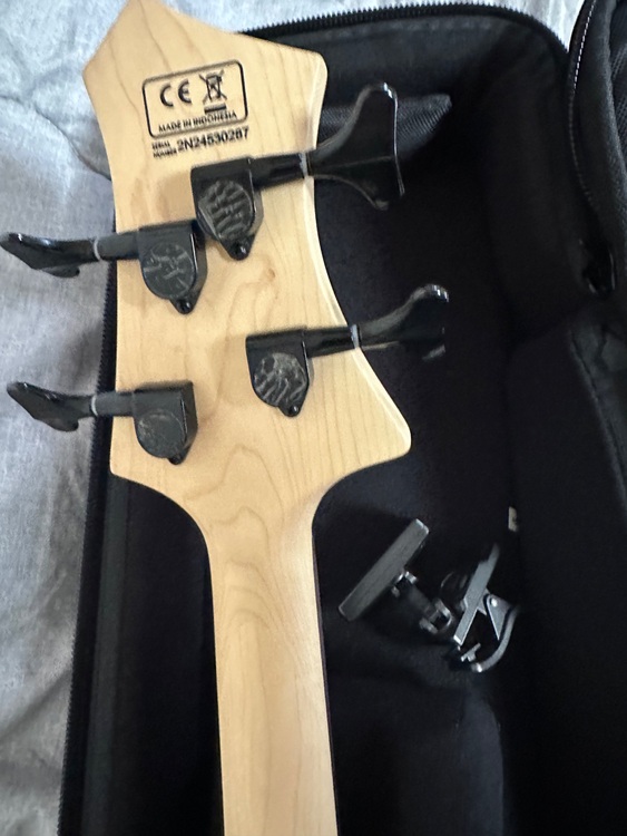 Sire Marcus Miller M2-4 LH WHITE PEARL エ（ピアノ・楽器・PA機材）の商品画像 - 査定依頼日：2025年11月28日 - 最高査定価格：22,000円