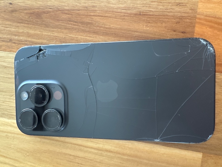 iPhone iPhone 15 Pro 128GB docomo（スマホ）の商品画像 - 査定依頼日：2026年8月15日 - 最高査定価格：49,000円