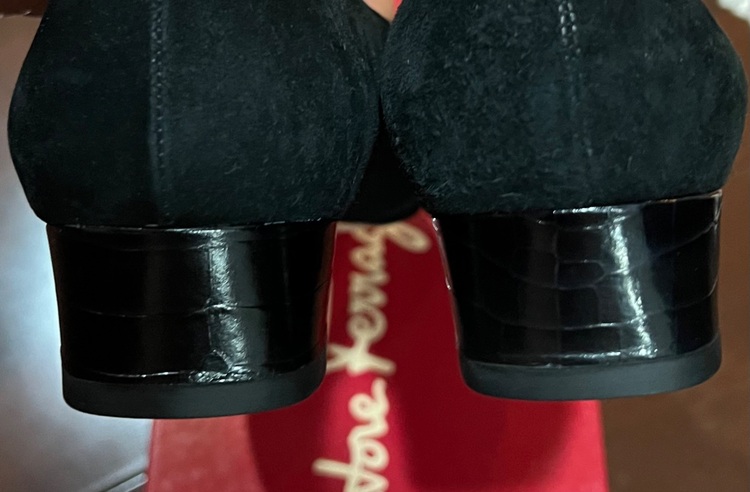 フェラガモ靴　ビアンカ3cmヒール（ブランド財布・小物）の商品画像 - 査定依頼日：2025年11月21日 - 最高査定価格：2,000円