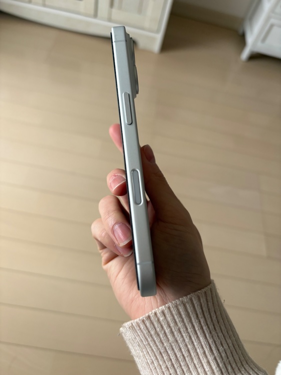 iPhone16、128GB（スマホ）の商品画像 - 査定依頼日：2026年3月12日 - 最高査定価格：70,000円