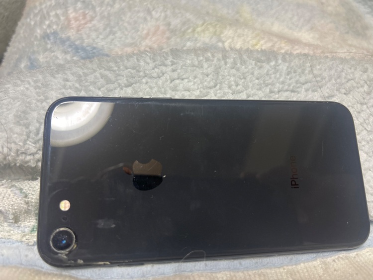 iPhone8 64GB Softbank（スマホ）の商品画像 - 査定依頼日：2025年10月27日 - 最高査定価格：8,000円