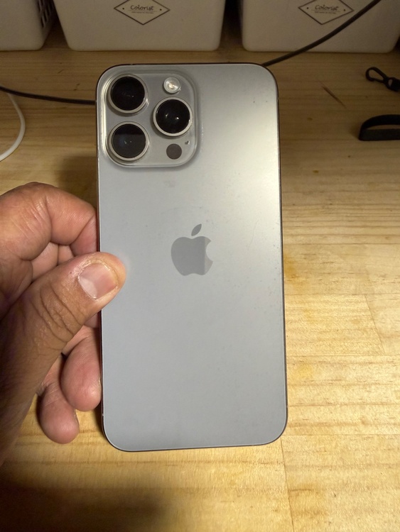 iPhone 15 Pro Max 1TB Softbank（スマホ）の商品画像 - 査定依頼日：2026年4月10日 - 最高査定価格：110,000円