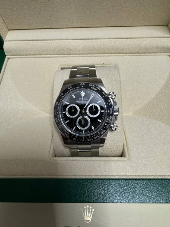 ロレックス デイトナ 126500Ln（高級時計）の商品画像 - 査定依頼日：2025年5月19日 - 最高査定価格：4,000,000円