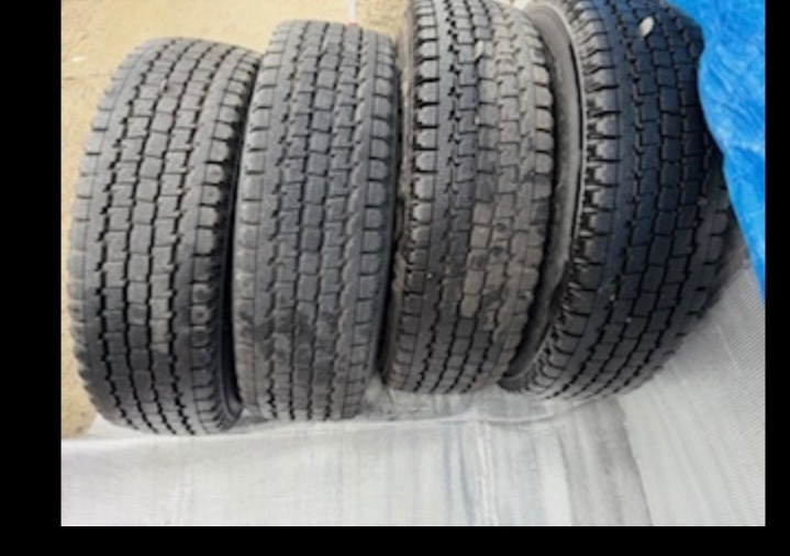 タイヤ（カー用品）の商品画像 - 査定依頼日：2026年2月18日 - 最高査定価格：3,000円