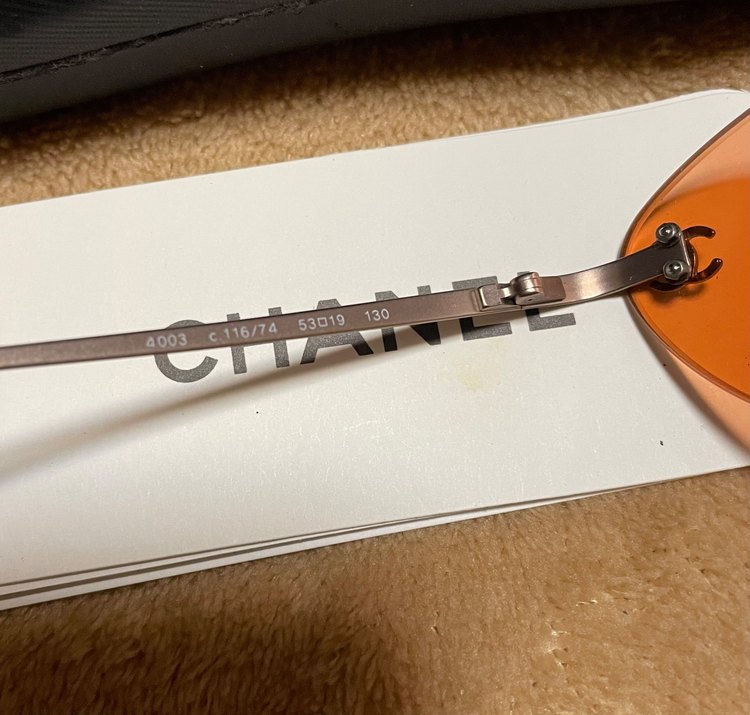 サングラス（ブランド財布・小物）の商品画像 - 査定依頼日：2023年10月25日 - 最高査定価格：10,000円