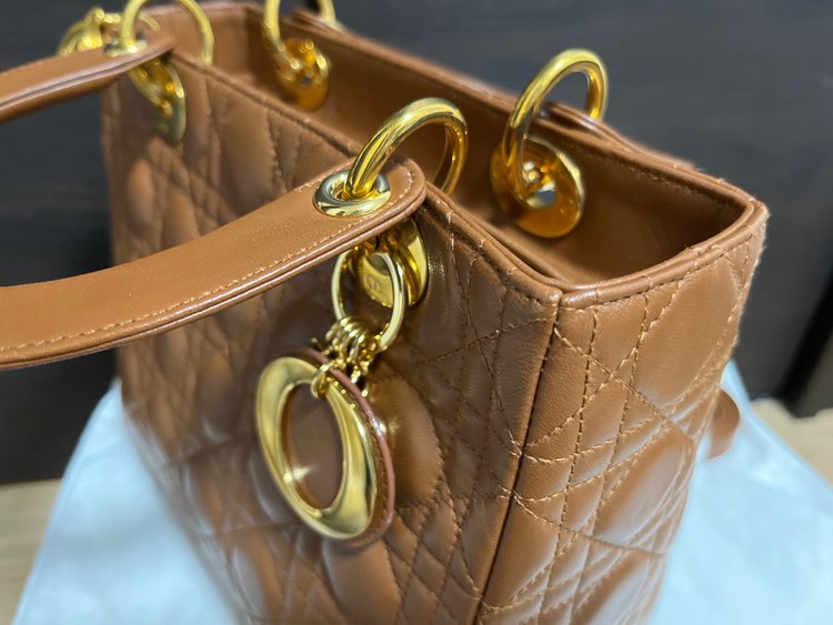 ディオール  （ブランドバッグ）の商品画像 - 査定依頼日：2023年5月26日 - 最高査定価格：220,000円