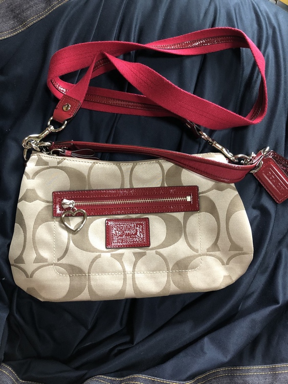 H1280-F20044（ブランドバッグ）の商品画像 - 査定依頼日：2021年8月9日 - 最高査定価格：6,000円